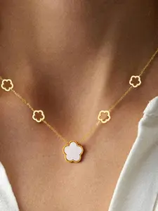 Women's Fashion Hypoallergenic Stainless Steel Clover Flower Titanium Steel Necklace, Elegant Plum Blossom Pendant, New Lockbone Chain