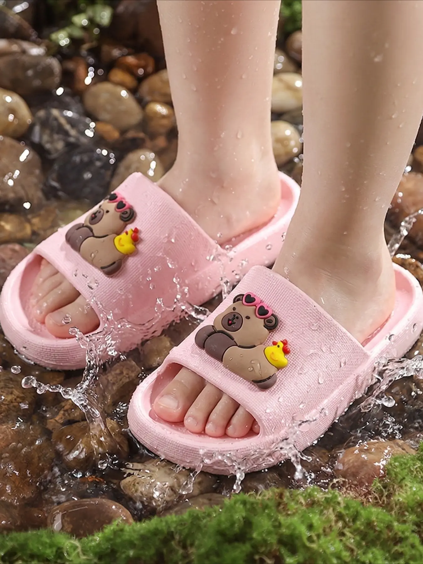 Cartoon-themed children's shoes: comfortable, breathable and quick-drying plain-coloured beach and bathroom cute soft open toed slippers, casual flip-flops