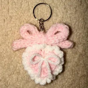 Pink bow heart crochet keychain