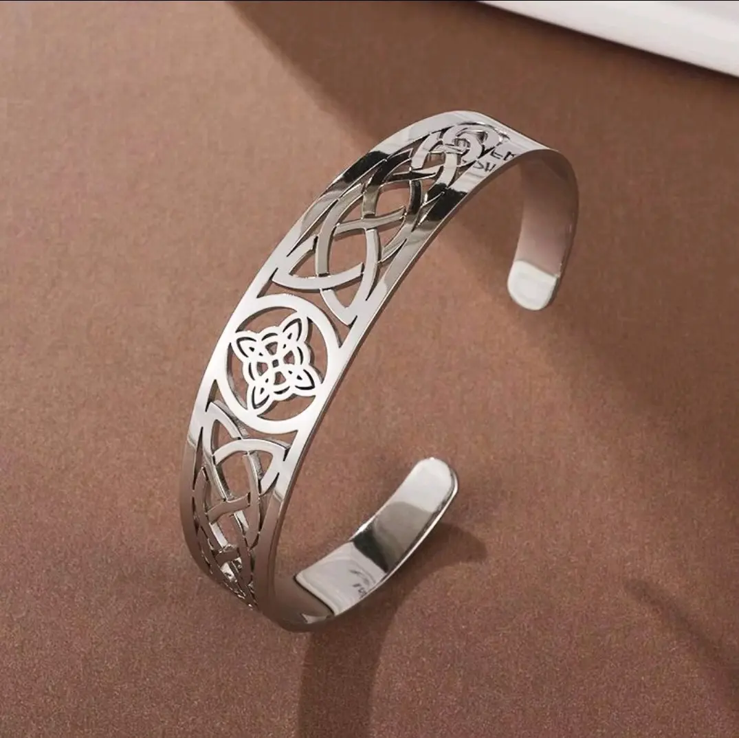 Aro witch knot bracelet
