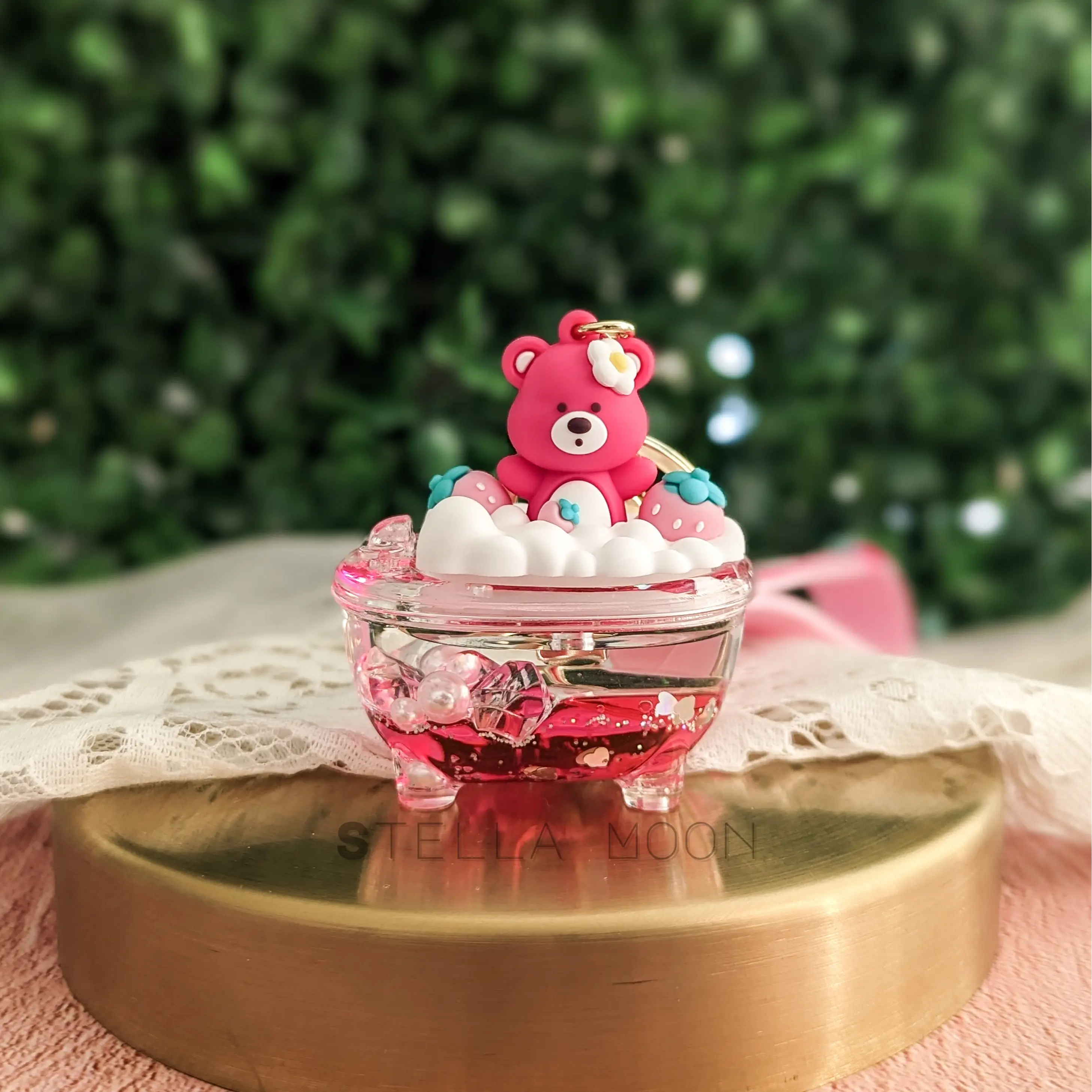 Strawberry Tub Liquid Keychain, Cute Bubble Bag Charm, Kawaii Pink Bear Fidget Anxiety Toy, Sweet Fruit Pearl Key Chain Ring Accessory cute keychain