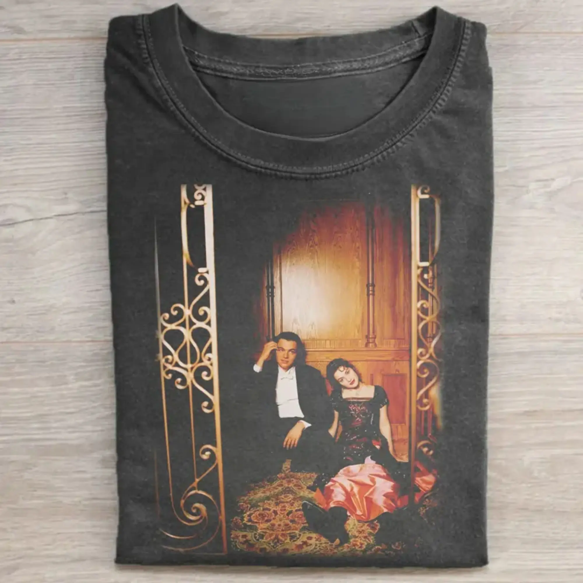 Vintage Graphic Round Neck Short-Sleeve T-Shirt - Jack Dawson & Rose Dewitt Bukater Titanic Iconic Scene, Minimalist Fit Casual Streetwear Tee for Casual Everyday Wear