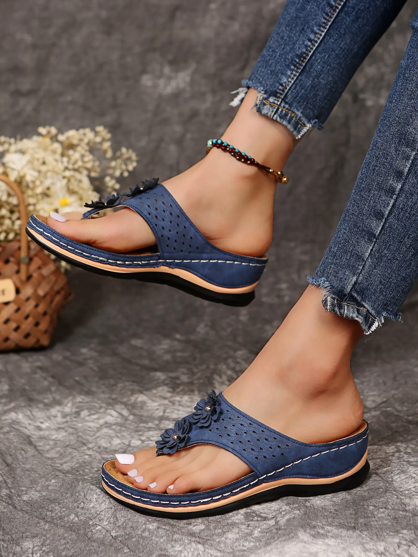 Women's Summer Sandals, PU Leather Flip Flops, Floral Pattern, Casual Style, Less Than Ankle Height, Beachwear Footwear, Casual Outdoor Sandals