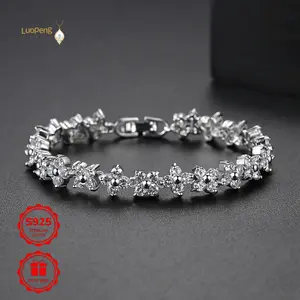 S925 silver super fairy small flower Moissanite bracelet, high-end niche Women's jewelry, party high beauty sparkling dazzling jewelry