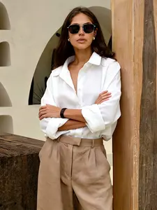 A women's white single-breasted shirt Blouse with a button-down collar and cuffs, suitable for spring and autumn, appropriate for daily street wear, wear, and business occasions, etc.