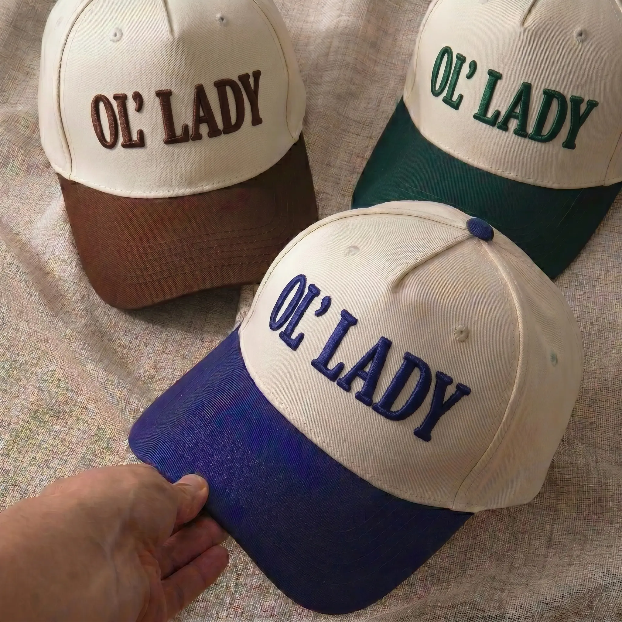Ol’ Lady Embroidered Trucker Hat for Women, Funny Grandma Mom Two Tone Snapback Cap, Trendy Vintage Baseball Hat, Cute Southern Country Cap, Retro 3D Embroidery Gift For Her Wife Mom Grandma