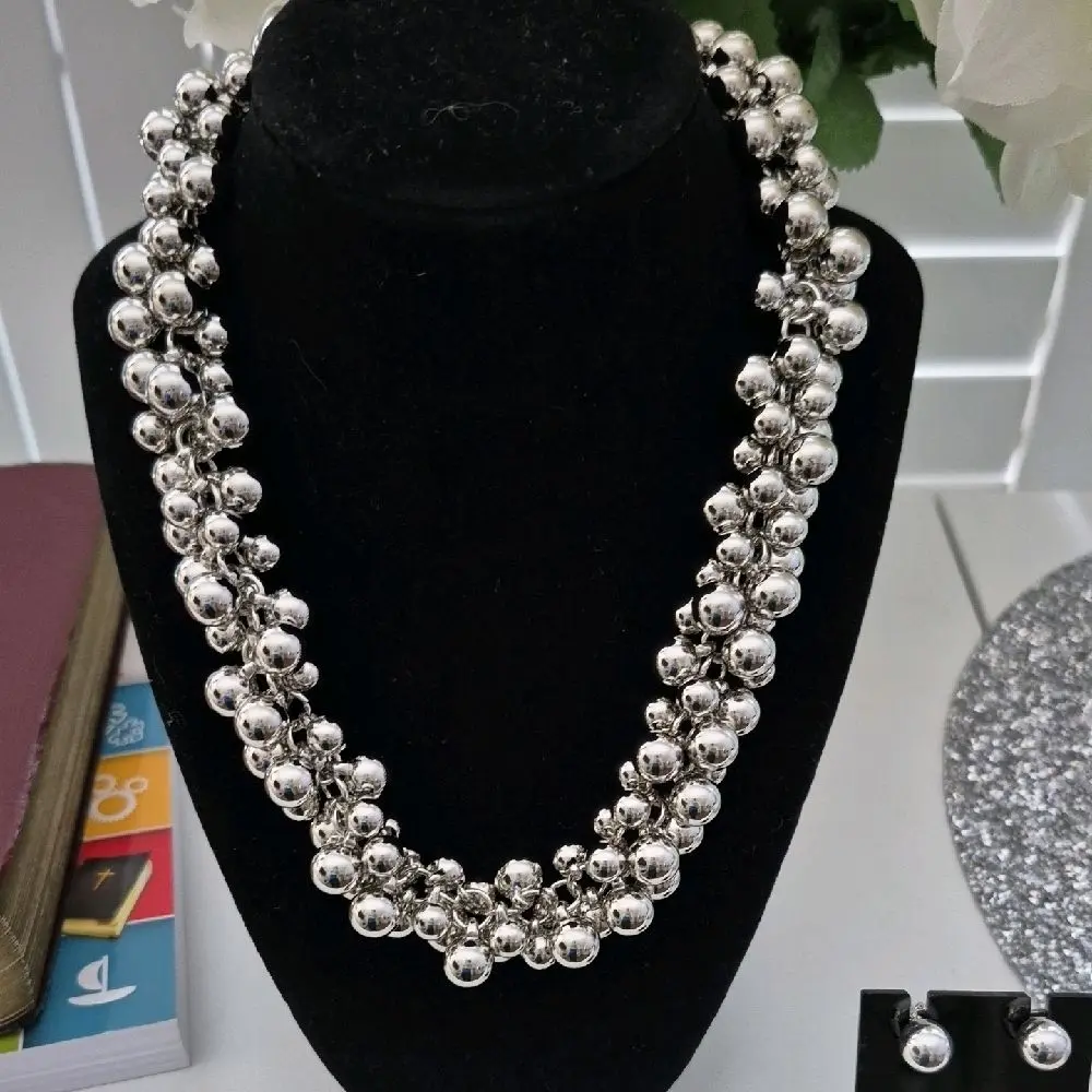 Glamorous Cluster Bead Necklace with FREE Stud Earrings - Silver Color