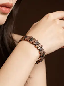 🔥Retro Butterfly Pattern Copper Bracelet – Strong Magnets for Joint Relief & Eye-Catching Vintage Style!