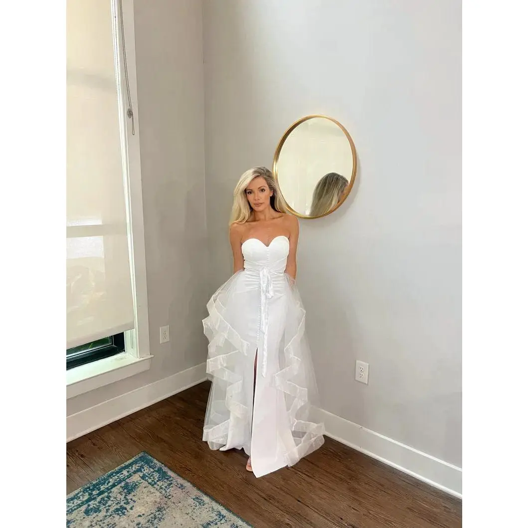 Versatile Bridal Style: Multi-Layer Tulle Removable Wedding Skirt"