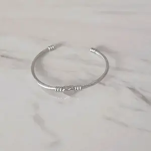 Gold Heart Cuff Bracelet - Adjustable Wire Design with Charm - Elegant Accessory for Women Stainless Steel - Stylish Jewelry