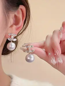 Elegant Zircon Leaf Pearl Earrings Set, Light Luxury Design, Perfect for Commuting and Dates, Stylish Jewelry for Women