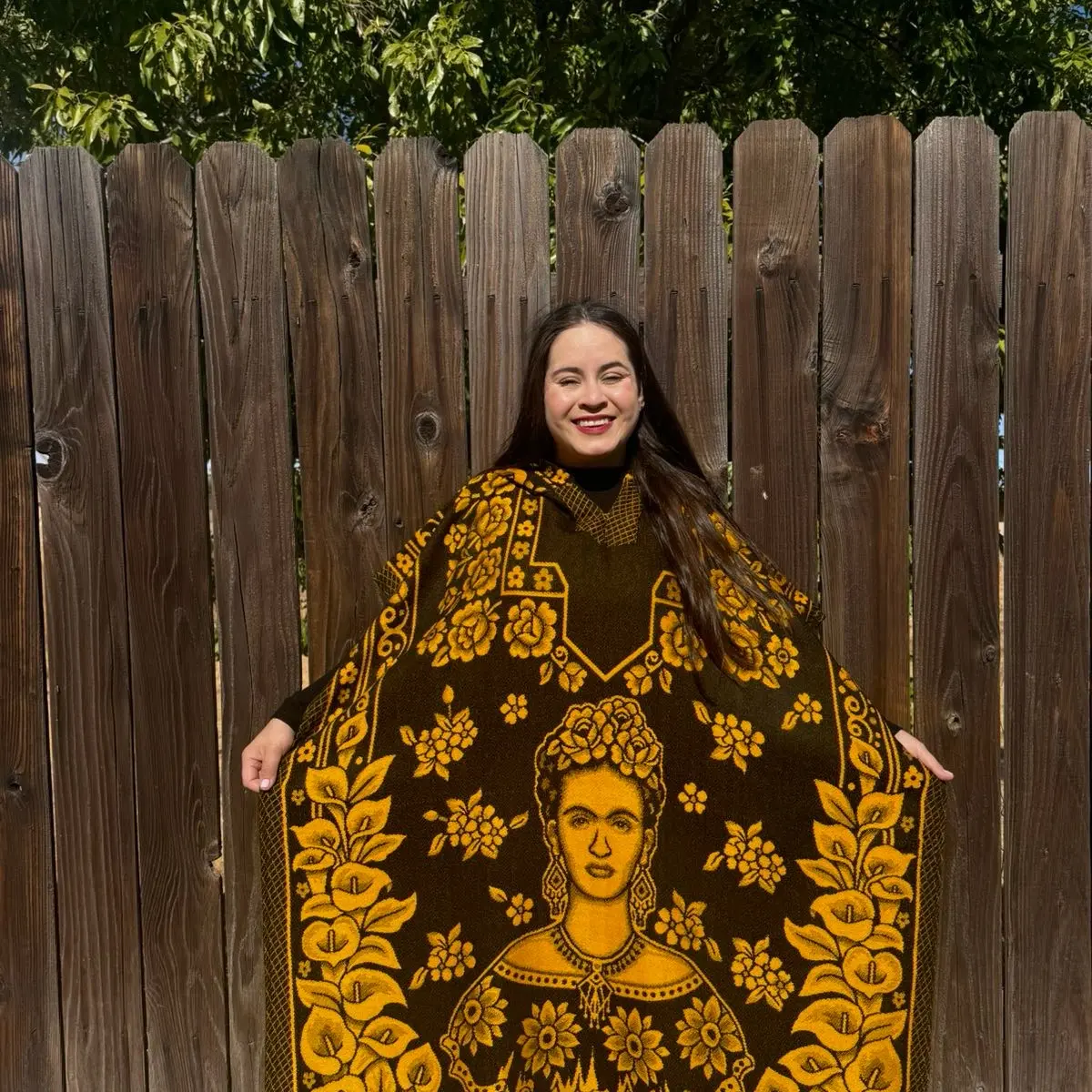 Mexica Poncho. Elegant Poncho. Traditional Floral Poncho. Winter Shawl. Mexican Gabán. Frida Kahlo Poncho. Colorful Poncho. Azteca poncho.