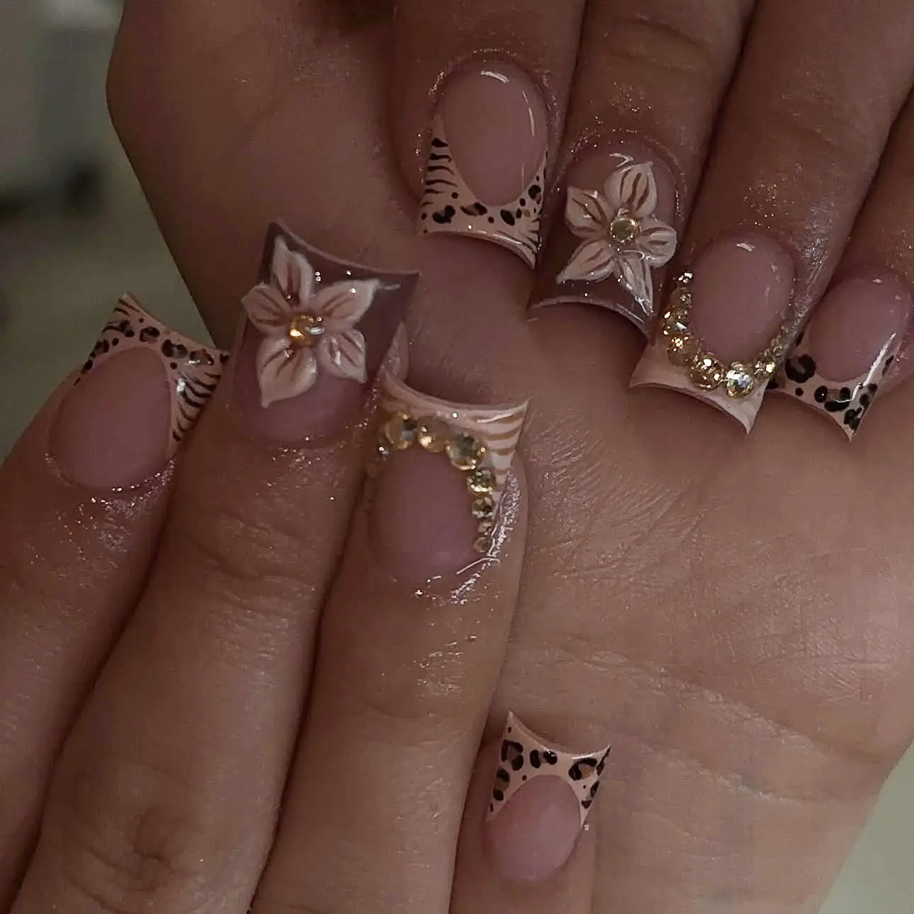 Neutral Tone Wearable Nails Short Square Shape Leopard French Tip With 3D Flower & Sparkly Rhinestone Nail Art