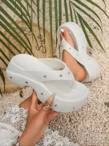 Women's new summer casual and comfortable flip-flops, new thick-soled height-increasing sandals, fashionable, cute, simple, and casual, suitable for walking on the beach and seaside vacations.
