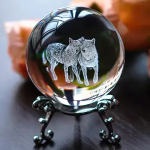 Wolf Couple Pattern Glass Ball, 1 Count Standing 3D Engraved Artificial Crystal Ball Art Craft, Desk Center Ornament for Office Home Decor