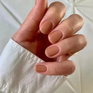 Soft Caramel Nude Press On Nails Short Oval – Everyday Neutral Fake Nails, Glossy Reusable 24Pcs Nail Kit for Women Office Manicure
