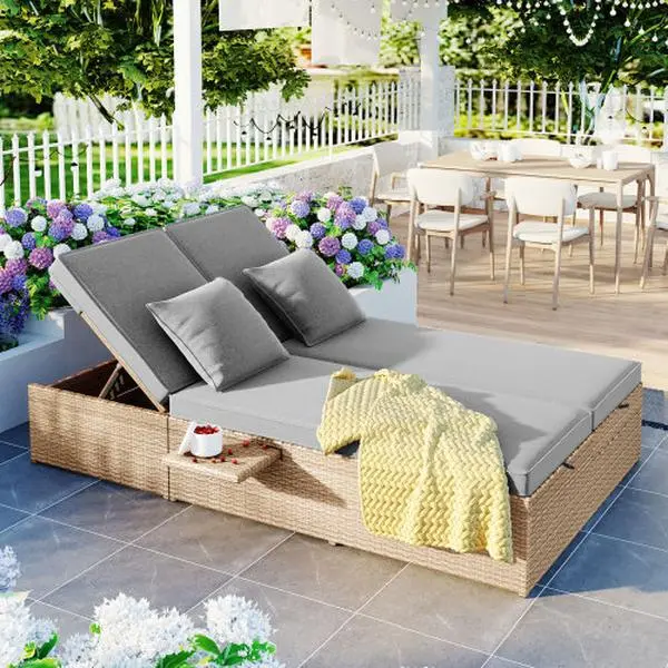Outdoor Terrace Leisure Sunbed PE Rattan Double Lounger with 5-Position Adjustable Backrest, Pillow and Cushion, Foldable Side Tray, Suitable for Balcony, Backyard, and Poolside - Brown