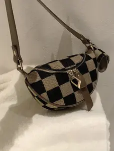 Fashionable Checkered Fanny Pack PU Leather Zipper Bum Bag for Daily Used, Women's Checked Pattern Fanny Pack with Headphone Bag, Casual Trendy Versatile High-quality Daily Commuting Bag