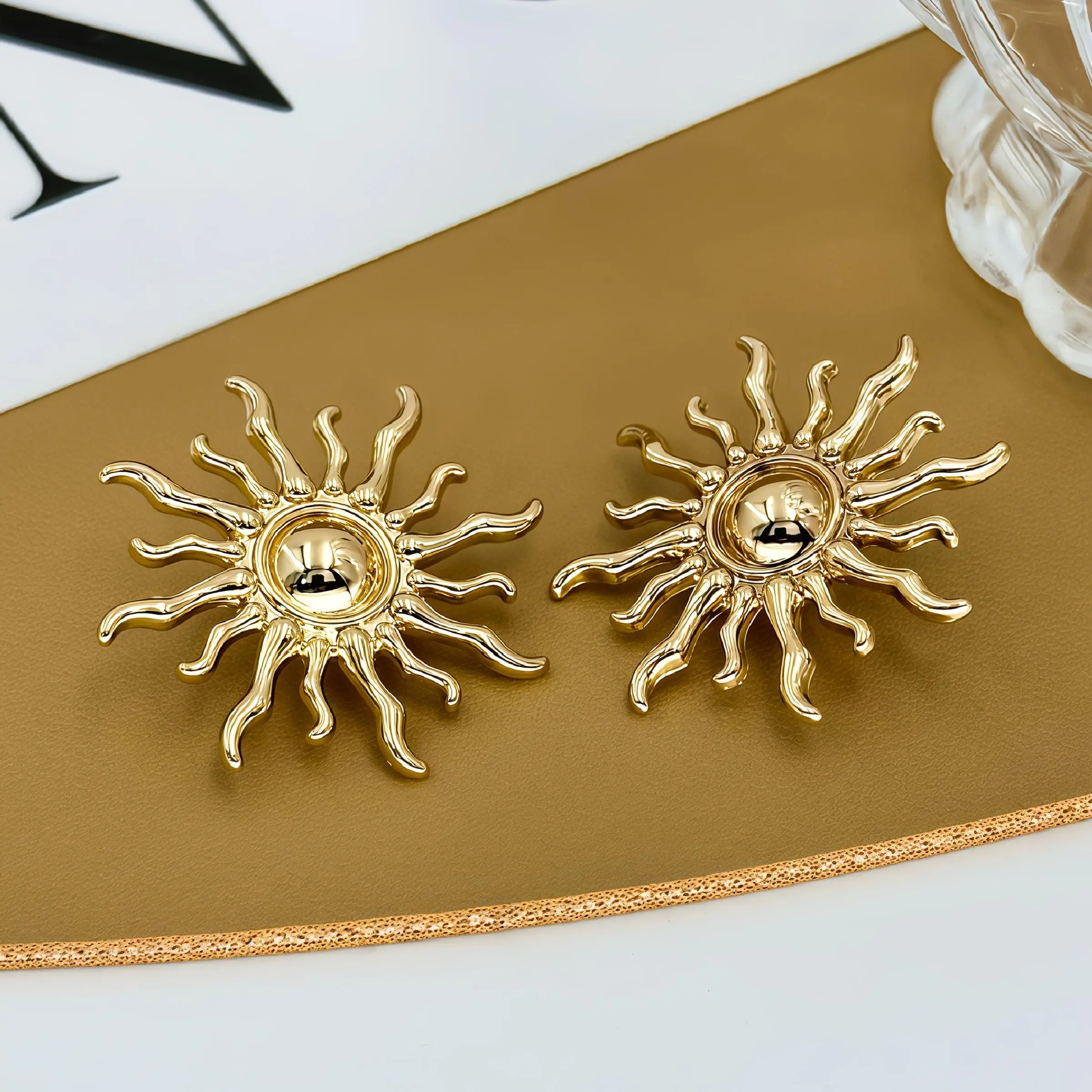 12pcs Sunflower Buttons 18/25/28mm Irregular Hollow Design, Sewing Clothing Additions Crafts, Suitable for Shirts, Dresses, Suits, Sweaters, Coats, Windbreakers Universal Decorative Buttons