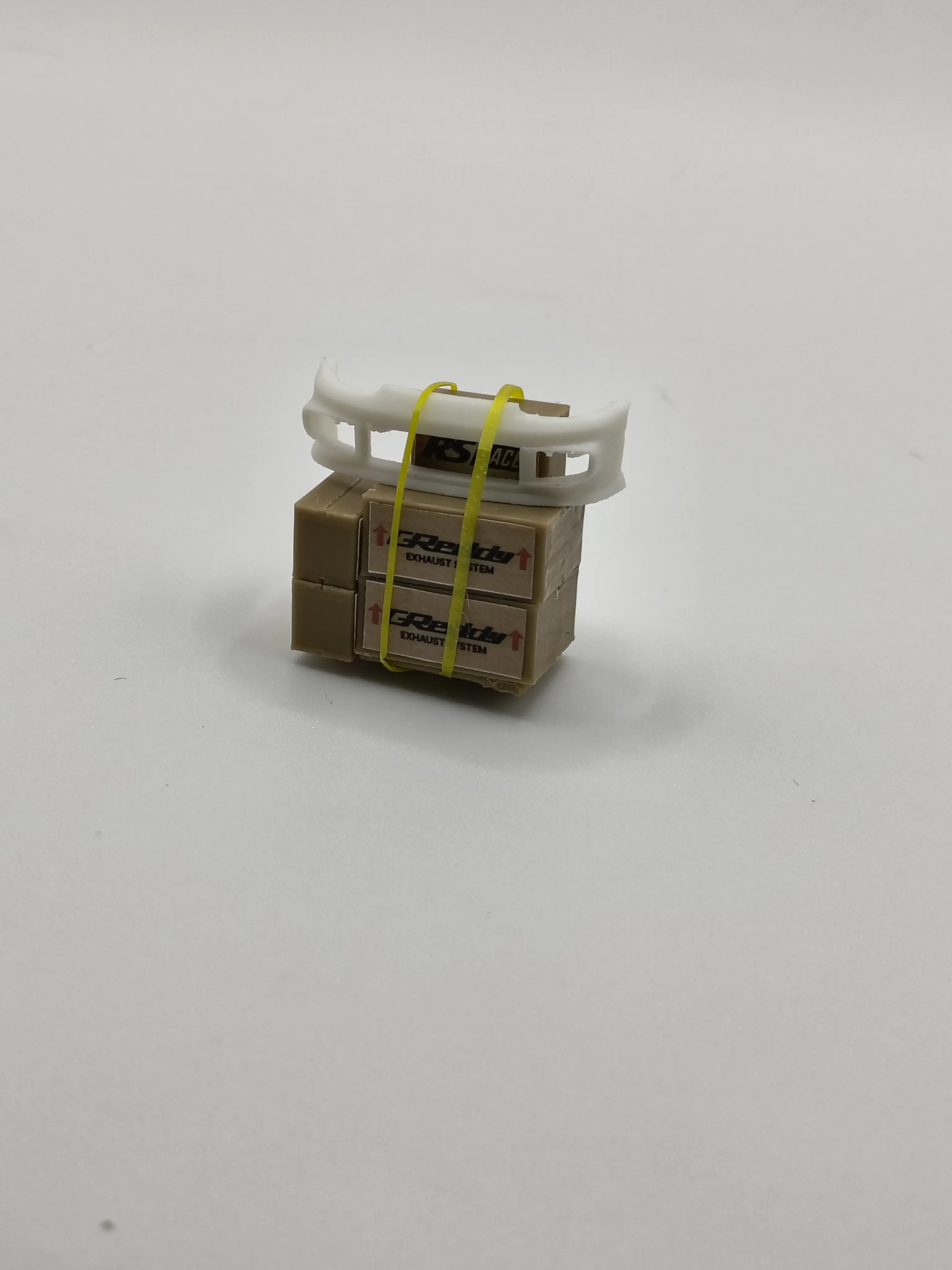1:64 Loaded Truck Bed Cargo – Parts Boxes & Bumper – Fits SVT Lightning – 3D Printed Diorama Accessory (Vehicles and diorama NOT included)
