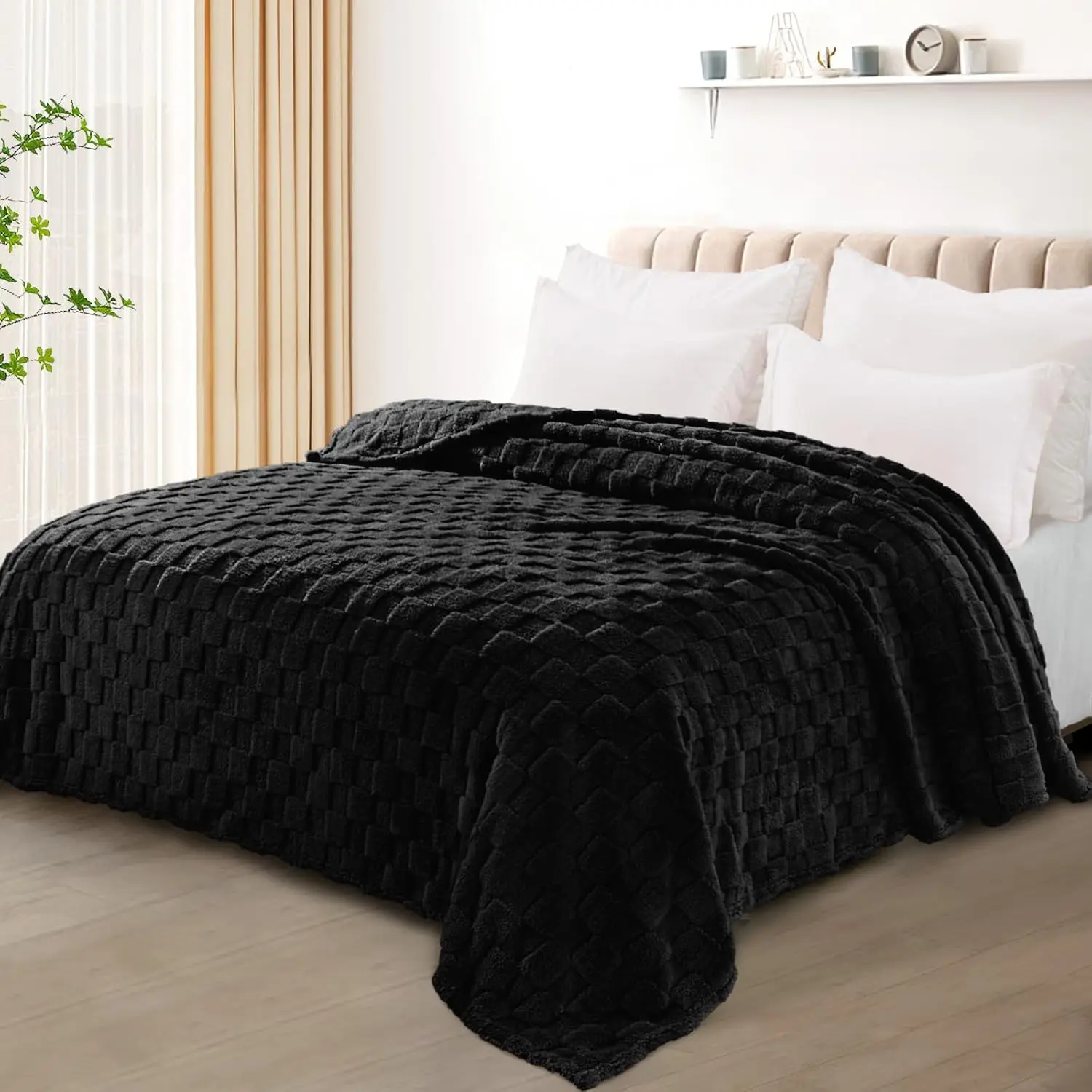 King Size Flannel, Super and Warm Lightweight Cute Checkered Blankets for Women, 90x104 Inches, Black