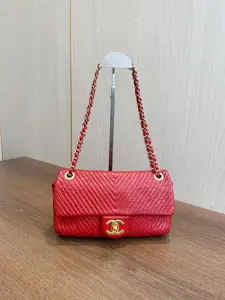 Pre-owned CHANEL leather Shoulder Bags YS1164 Medium Classic Flap Bag in Red baguette cf