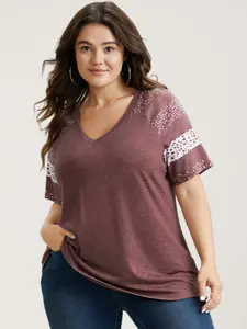 【Summer Turn-Up】【V-neck】BlOOMCHIC Plus Size Ditsy Floral Colorblock Contrast Raglan Sleeve T-shirt - Russet V-Neck Short Sleeve Casual Top for Women Summer Fit Womenswear Tshirt [M-6X] 2026 Summer Pick for Mother's Day