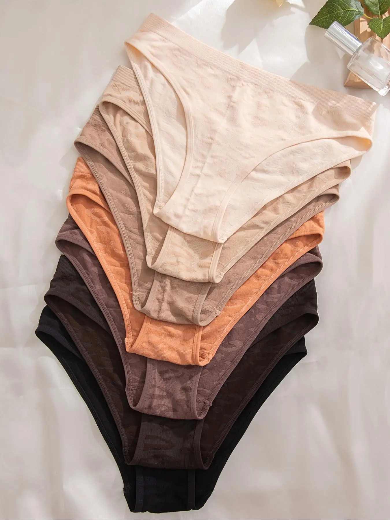 Women's Plain Knicker, Underwear for Women, Soft Comfy Breathable Fit Panty for Daily Wear, Underwear for All Seasons, Summer Wear