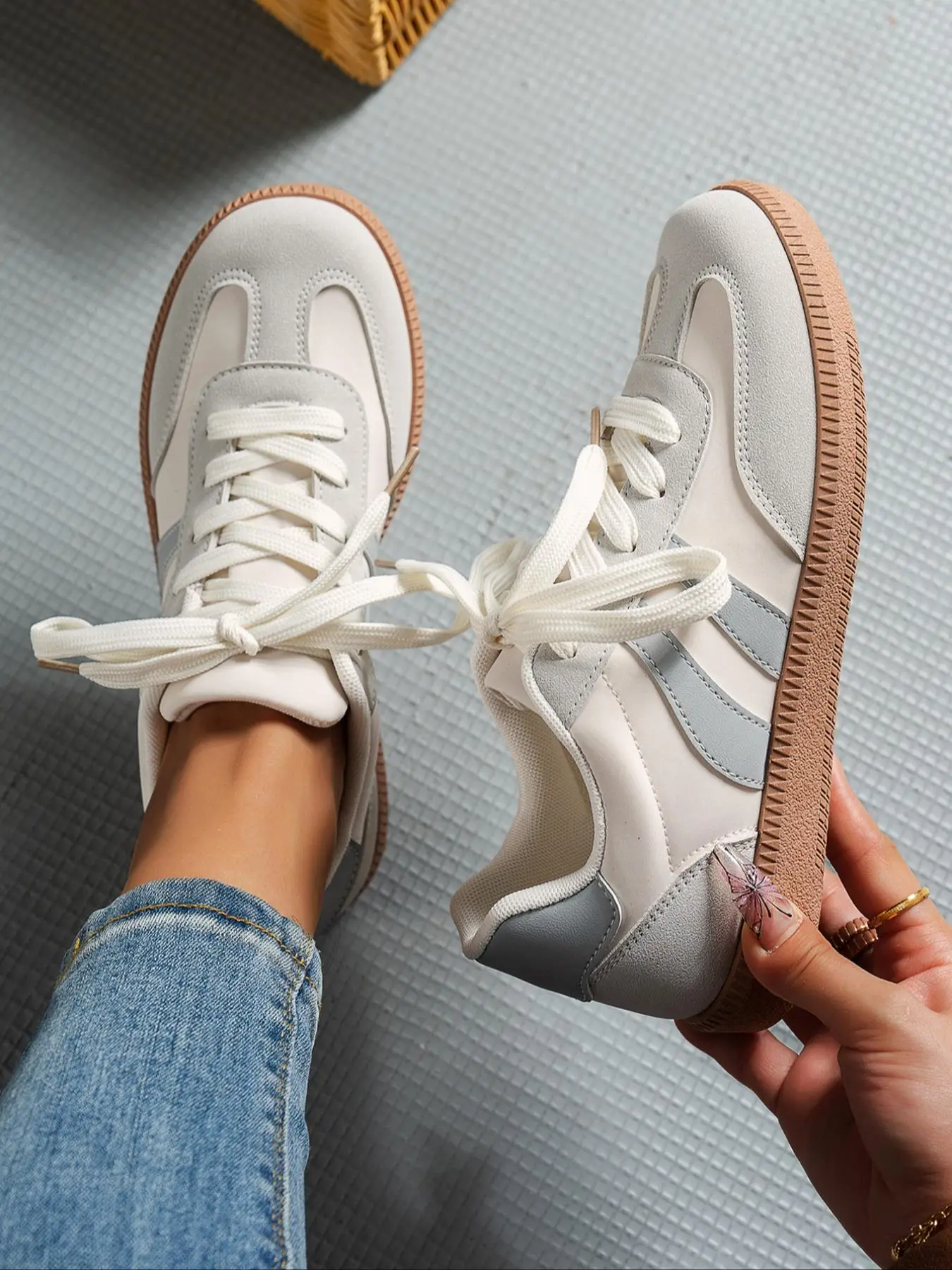 Women's Fashionable Patchwork Lace Up Skate Shoes, Casual Comfortable Round Toe Sports Shoes for Daily Wear, Female All-match Basic Shoes for Daily We