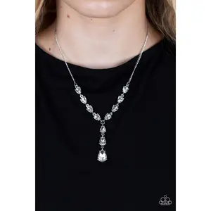 Park Avenue A-Lister - White - Paparazzi