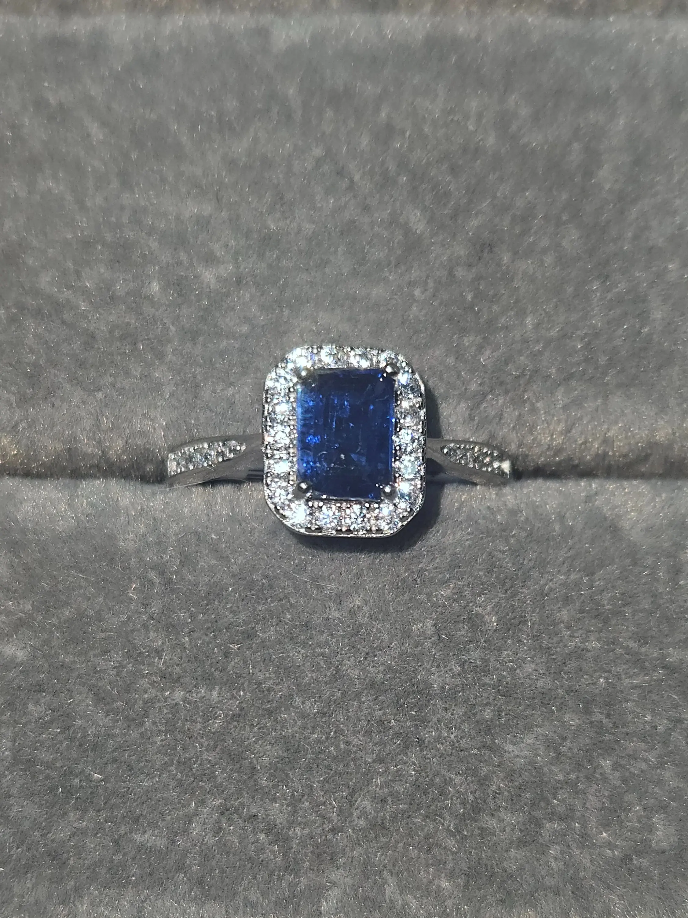 Jody(12855)gc.Adjustable 925 silver ring with striking Alexandrite—vintage texture meets vivid blue sparkle, fits any finger flawlessly.