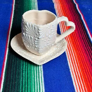 Set de taza de corazón con plato De corazón estilo cielito lindo color blanco Kitchen Utensils Mugs Drinkware