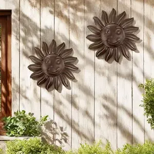 Set of 2 Iron Sun Face Wall Hangings, Perfect for Garden Fences, Balcony Wall Decor, Vintage Style, Rustic Home Decoration