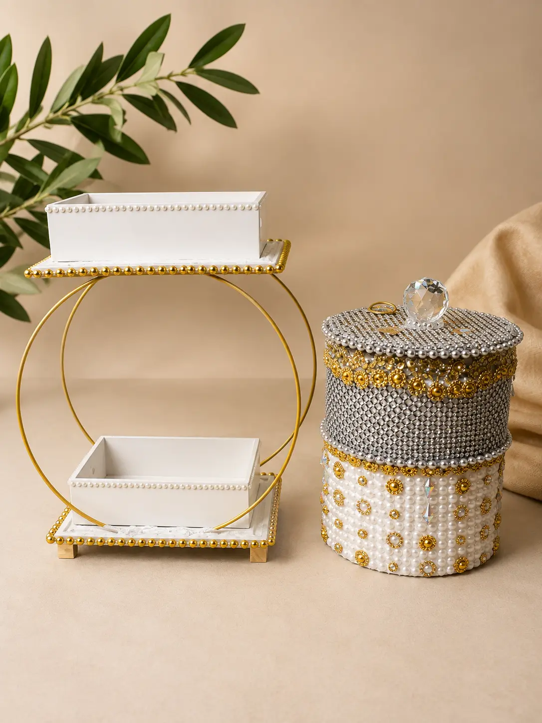 Dk JEWELRY & PERFUME STAND
