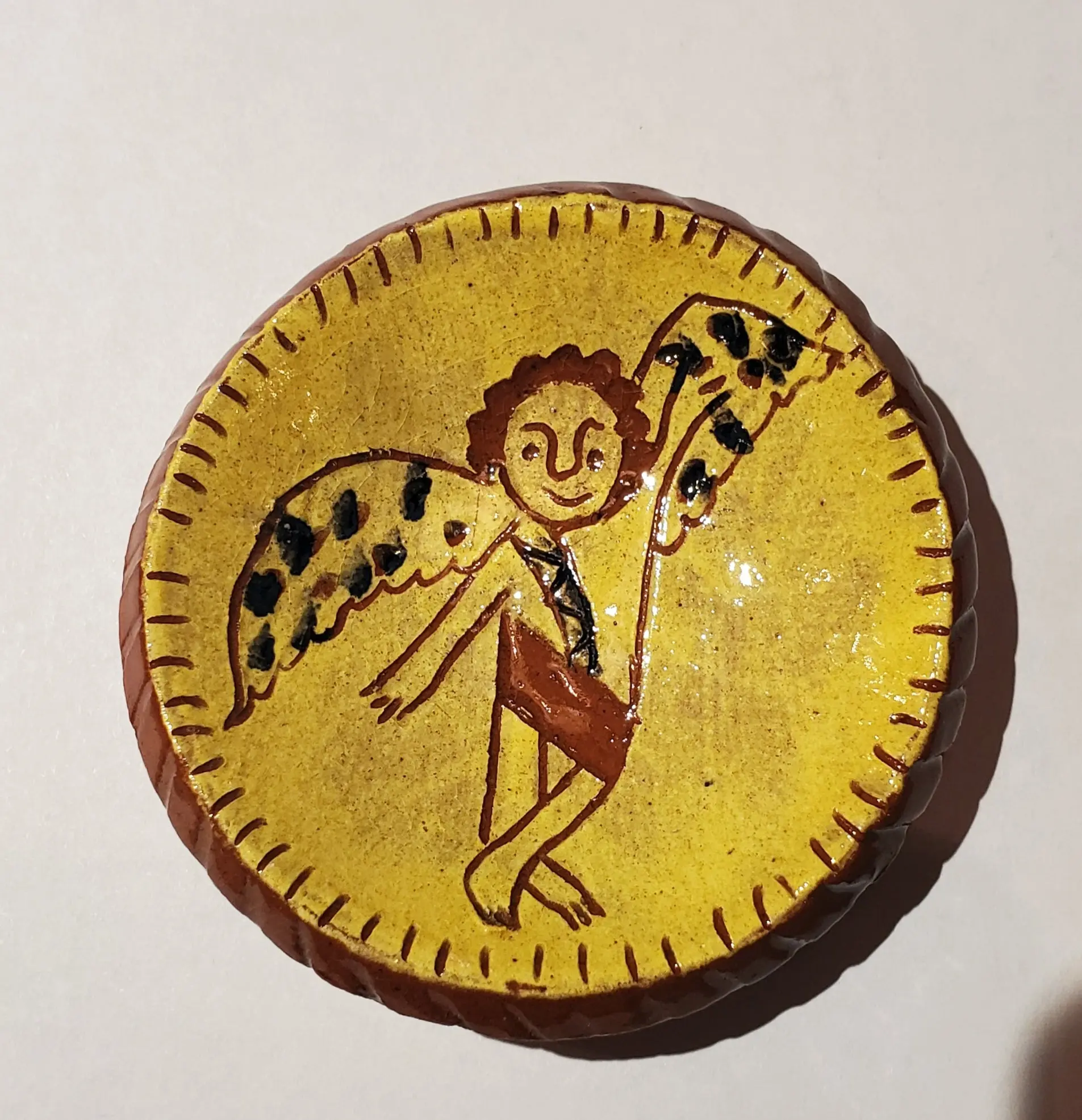 2 1/2" Sgraffito Pottery Plate - Elegant Design for Home Décor and Special Occasions