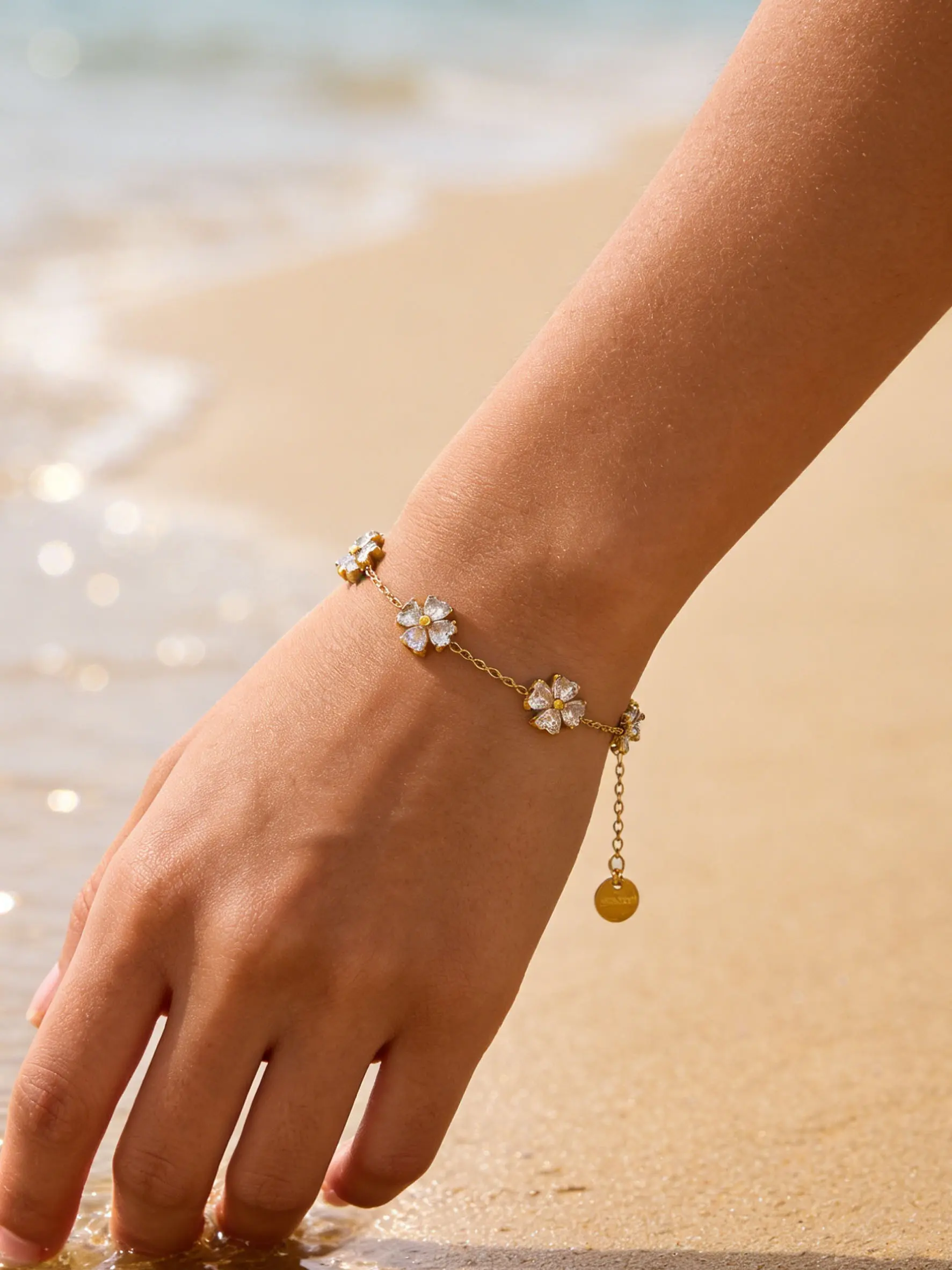 Crystal Flower Design Bracelet for Women, Elegant Zirconia Five-Petal Chain, Waterproof Boho Summer Vacation Accessory Gift, Dainty Crystal Bracelet