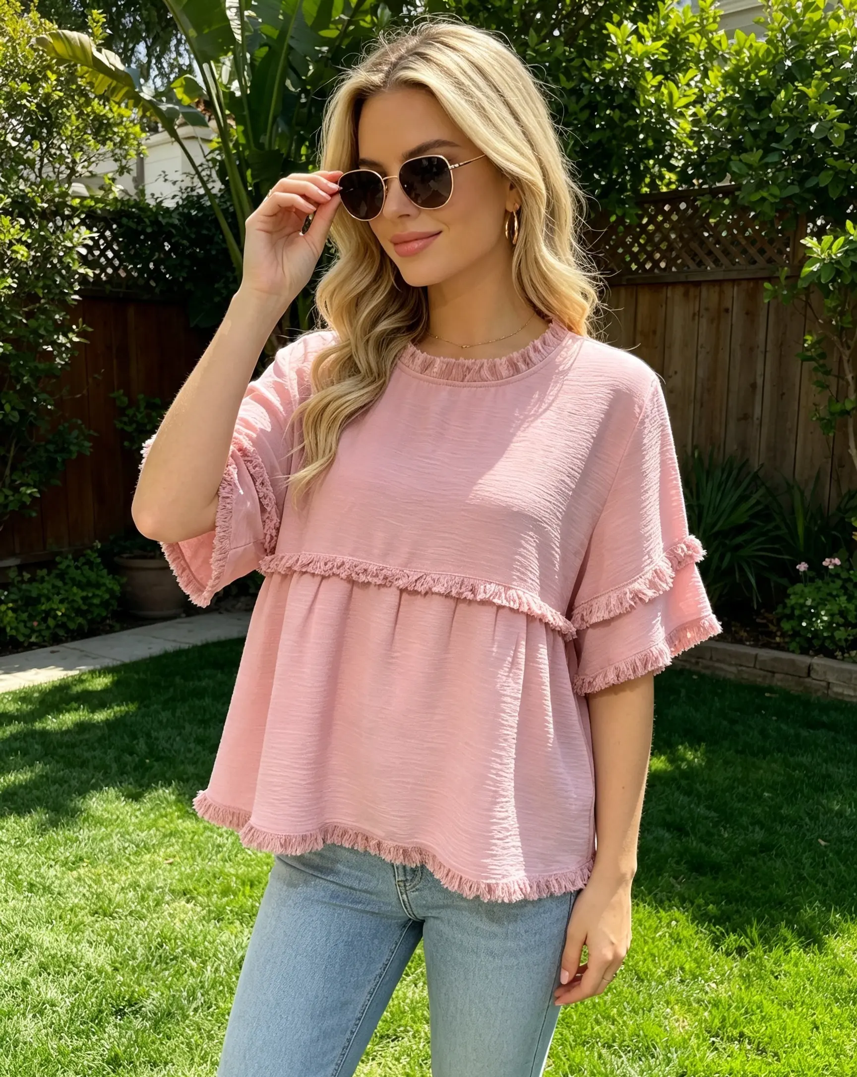 Women's Sports Textured Short-Sleeve Top, Loose-Fitting Round-Neck Pullover with Frayed Fringe Details - Stylish Sports Outerwear for Outdoor Activities