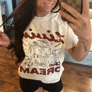 Livin the dream graphic tee