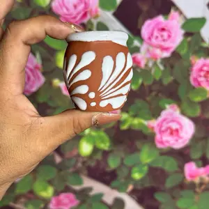 Engove Tequilero Relieve Tarrito Terracota Blanco Sets. (Cielito Lindo). Drinkware