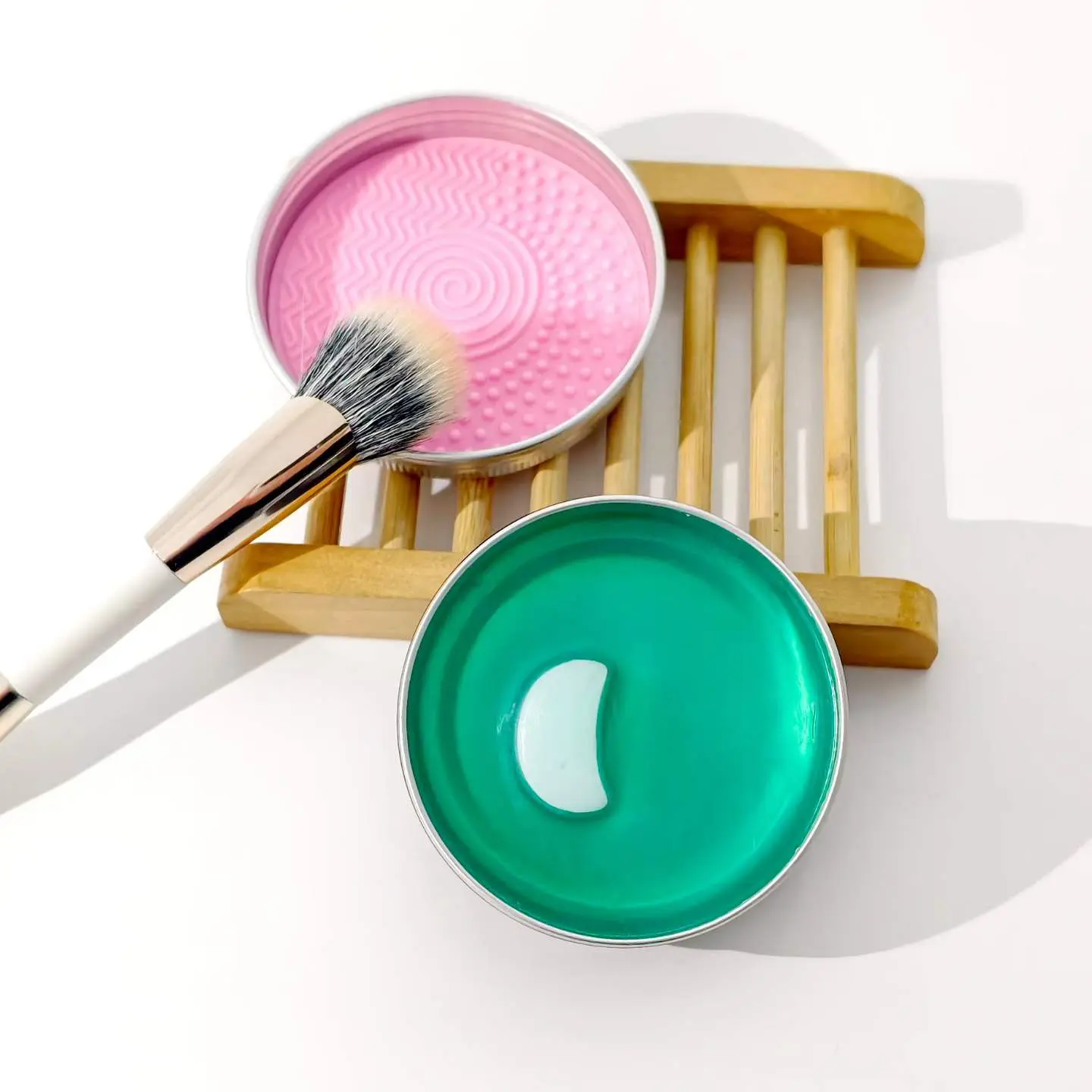 Makeup Brush Cleaner Soap with Silicone Cleaning Pad, All Natural Ingredients Condition and Clean Makeup Tools, Ideal for Makeup Brushes, Beauty Blenders, Puffs, 100g Net 3.52oz