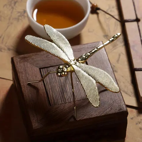 Metal Dragonfly Desk Decor, Figure Decor, Creative Insect Figurine for Home Decoration, Ideal Office Photo Prop and Unique Gift