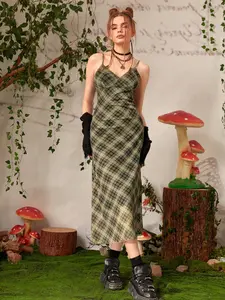 Women's Green Plaid V-Neck Cami Slim Fit Maxi Dress.Vintage green & black plaid (tartan/plaid pattern).Y2K, Gothic, preppy, forest-style hot girl aesthetic.Suitable for music festivals, dates, daily outings, gatherings, afternoon tea, vacations and other