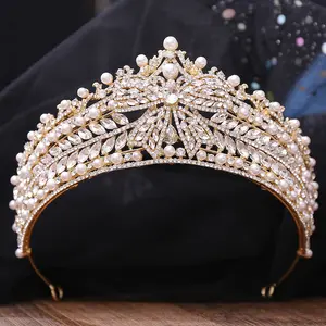 Baroque Pearl Queen Crown for Women Crystal Tiara with Rhinestone Wedding Headband Elegant Sparkling Design for Bride Hair Accessories 15.5cm x 6.8cm