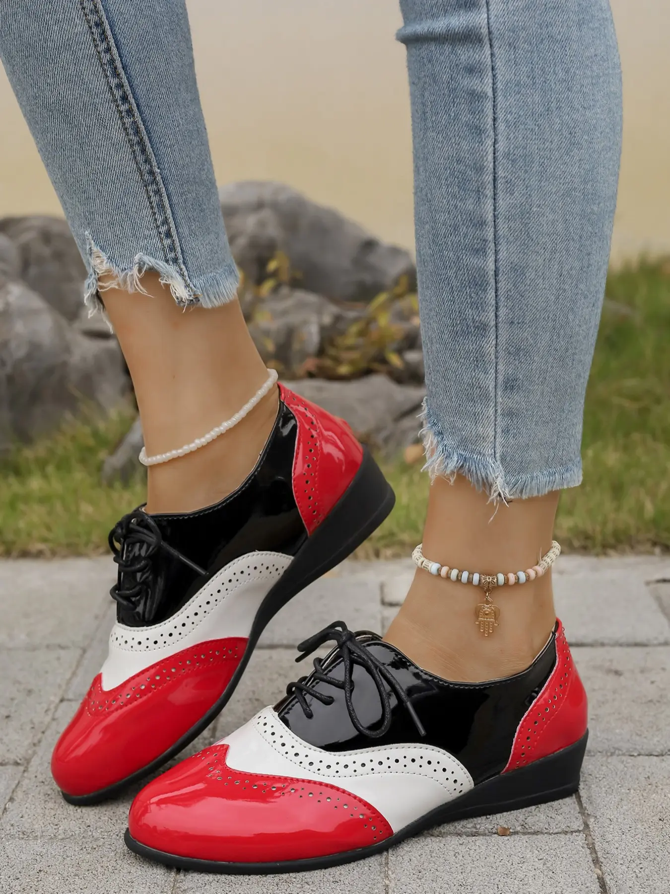 Women's Classic Red & Black & White Color Block Brogue Shoes | Shiny Perforated Design Comfortable Wedge Heel Non-Slip Rubber Sole Retro British Style Commute & Daily Wear Lace-Up Round Toe Oxfords Office Commuting Shoes