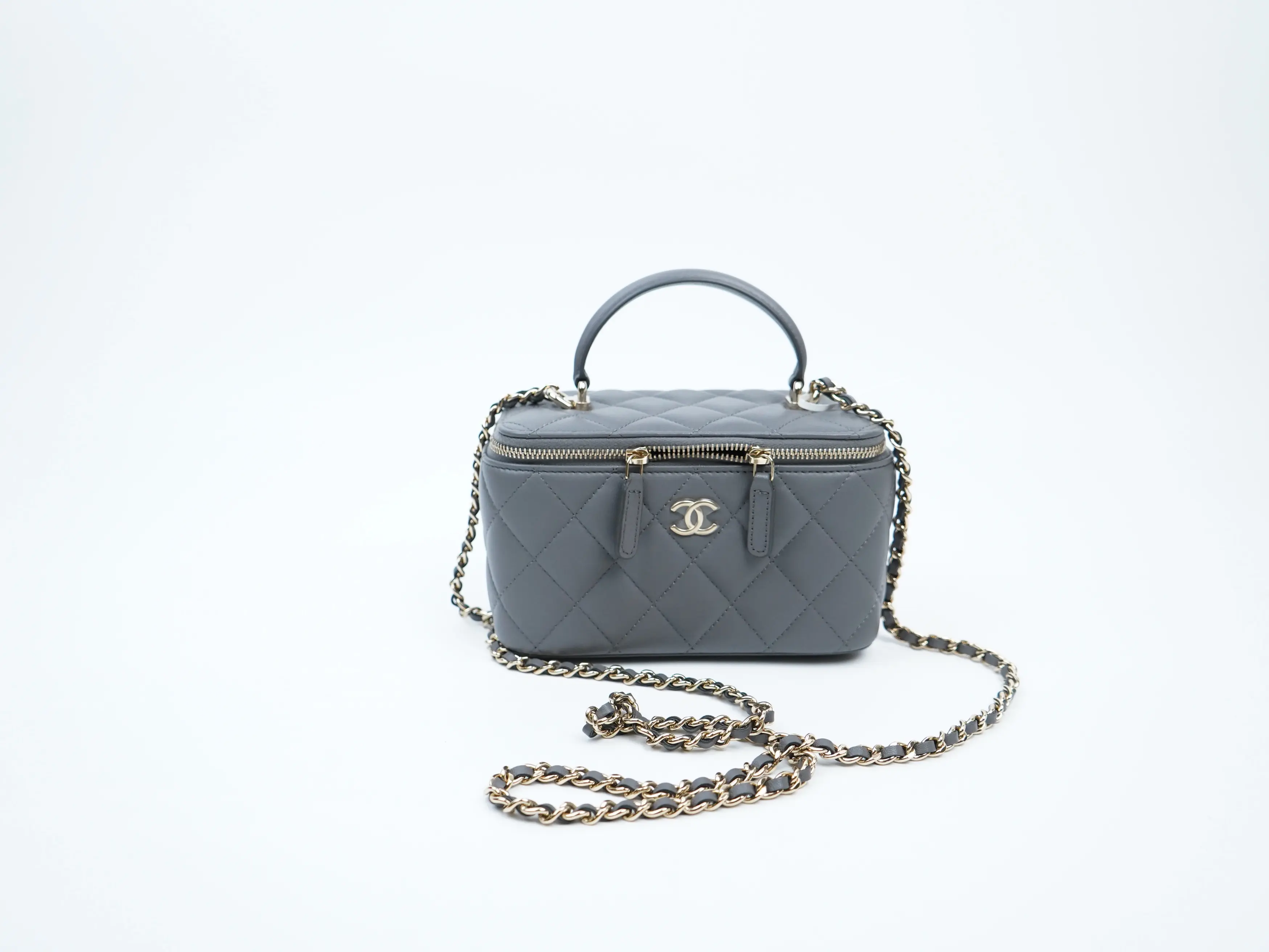 Pre-owned CHANEL lambskin Crossbody Bags Quilted Small Top Handle Vanity Case With Chain Grey