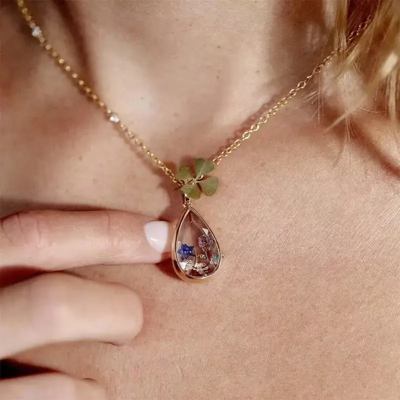 Fillable Locket Pendant Necklace with 8 Mini Charms Gold-Plated Copper 18-Inch Chain Perfect Gift for Mom GF BF BFF Son Daughter Pet Lovers Memory Keepsake Jewelry for Birthday Love