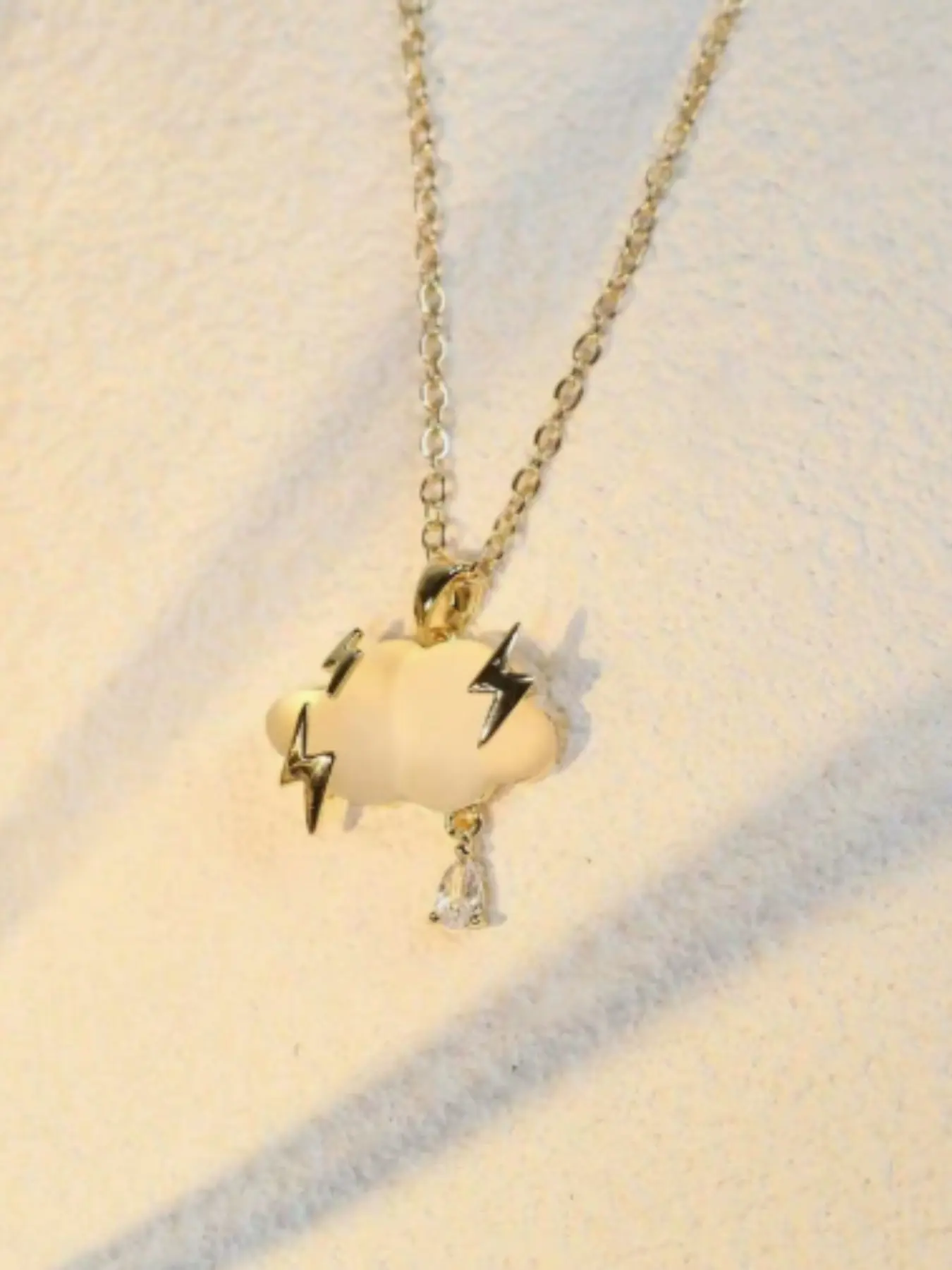 Creative Lightning Cloud Necklace, Luxe Unique Micro-Set Zircon, Cloud Water Drop Pendant, Lockbone Chain Jewelry