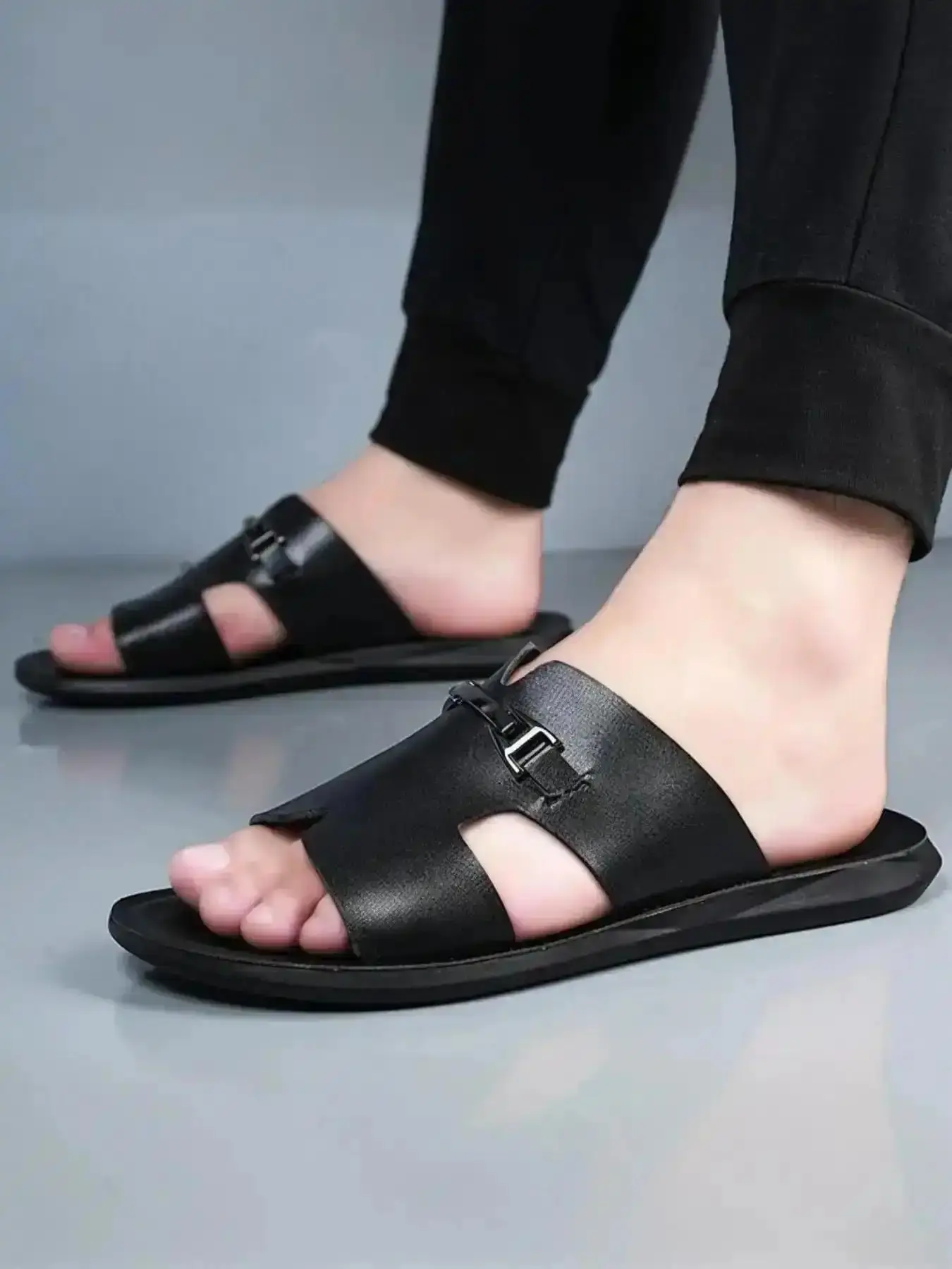 Men Summer Outdoor Grip Beach Sndls 2026 New Style High-End One-Piece Slds Comfy and Stylish Footwear Open flat sandal breezy holiday essential shoe Sleek Heels Practical Everyday Pair relaxed comfortable fashion