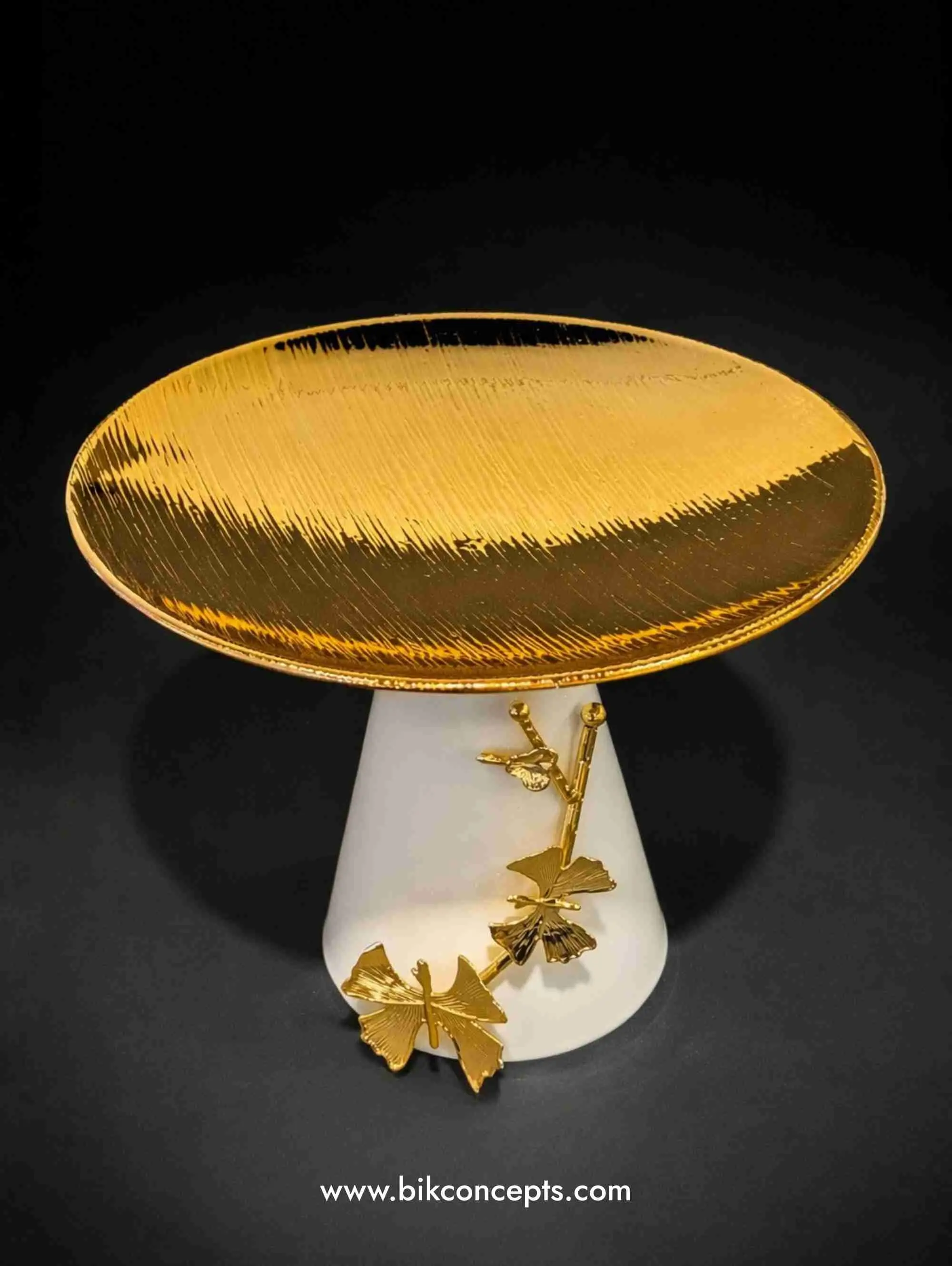 Minimalist Gold Ginkgo Leaf Flat Pedestal Server - Metallic White & Gold Platform Platter for Home, Festive & Party Supplies, Cake Decorations