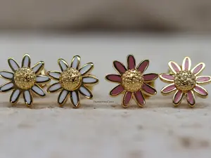 Dainty Mini Daisy Flower Stud Earrings